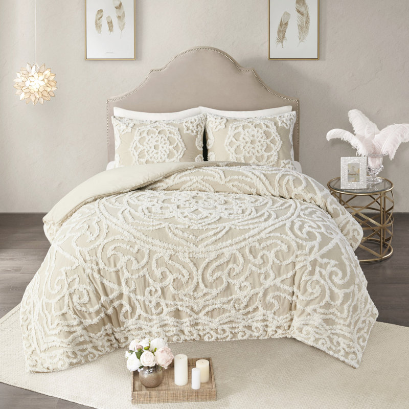 Très grand / très grand coton 3 pièces - taupe 100% pour un sommeil réparateur. Breloque médaillon. 2 taies décoratives. . Housse et housse de couette taupe Serenity lavable à la machine. Avec médaillon. Attrait. Entretien facile