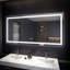 Miroir de salle de bain à DEL avec éclairage de façade en verre trempé anti-buée-529725920