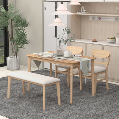 Ensemble repas pour quatre personnes