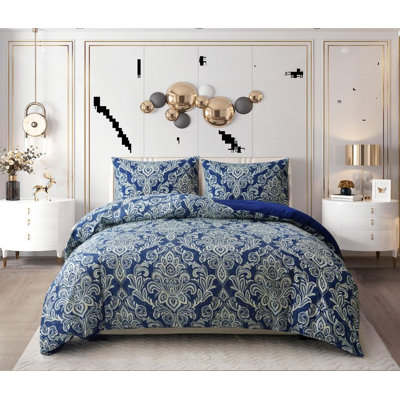 Casim Microfiber Bedspread with Pillowcases