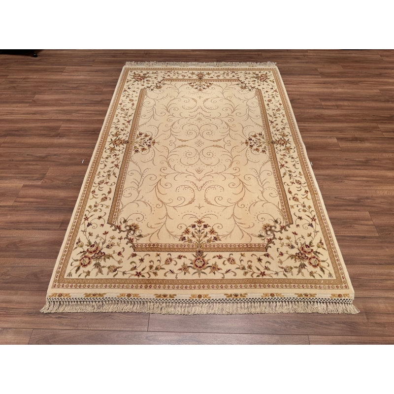 Tapis en laine et soie crème à motif traditionnel noué à la main Original