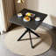 Table d'appoint rustique carrée avec pieds en métal à structure en X et plateau en grain de bois pour le salon-508753611
