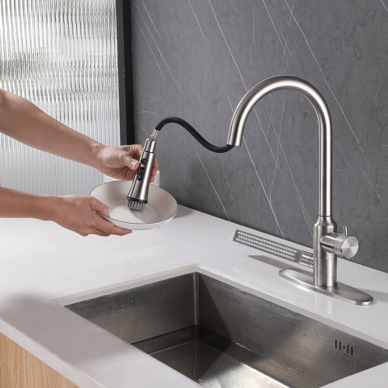 Le robinet de cuisine multi-fonctions High-ARC avec valve à fonction claire, pulvérisateur rétractable, bec latéral élargi et brosse mobile (plaque incluse)
