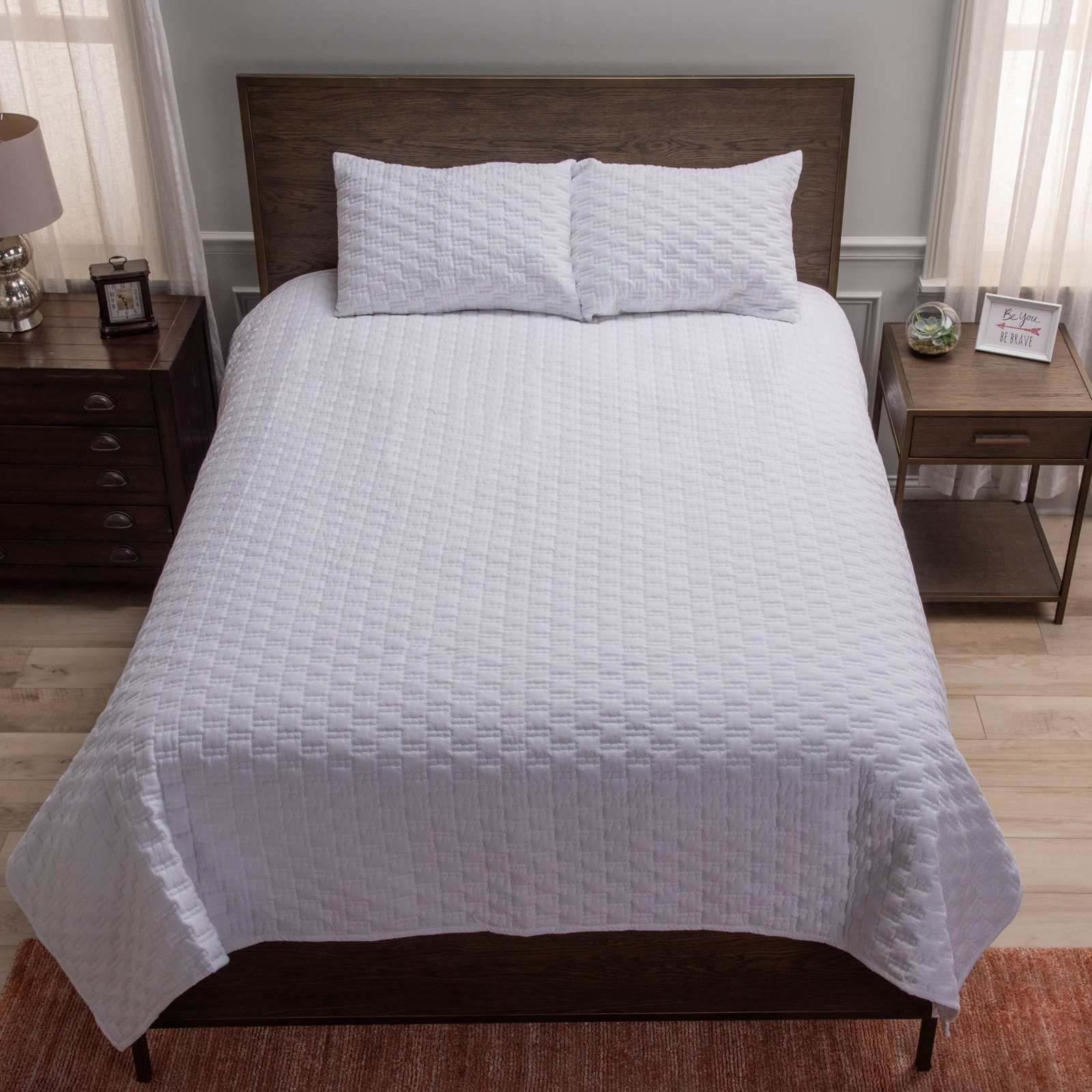 Yazmen Cotton Sateen Quilt Set, Queen Quilt + 2 Standard Shams