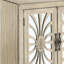 Console à miroir avec portes en blanc antique pour entrée élégante touche rectangulaire avec décor sophistiqué en verre