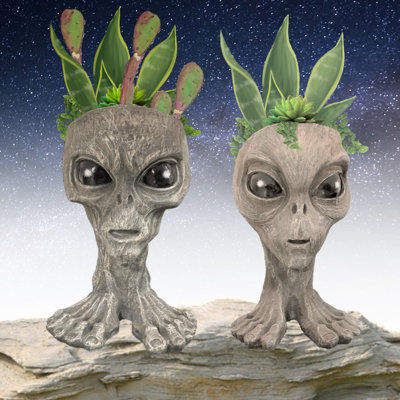 Ancient Alien 2 Piece Father Cosmo and Mother Aurora Muggly's Statue Set