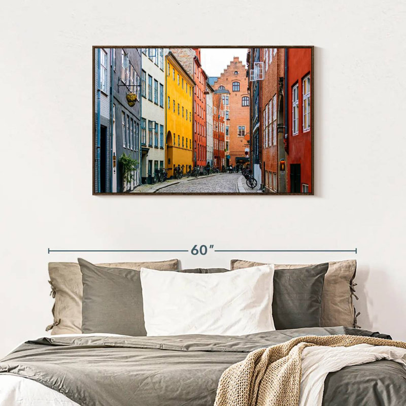 Rue à Copenhague, H 43 po x l 29 po, Cadre flottant noyer