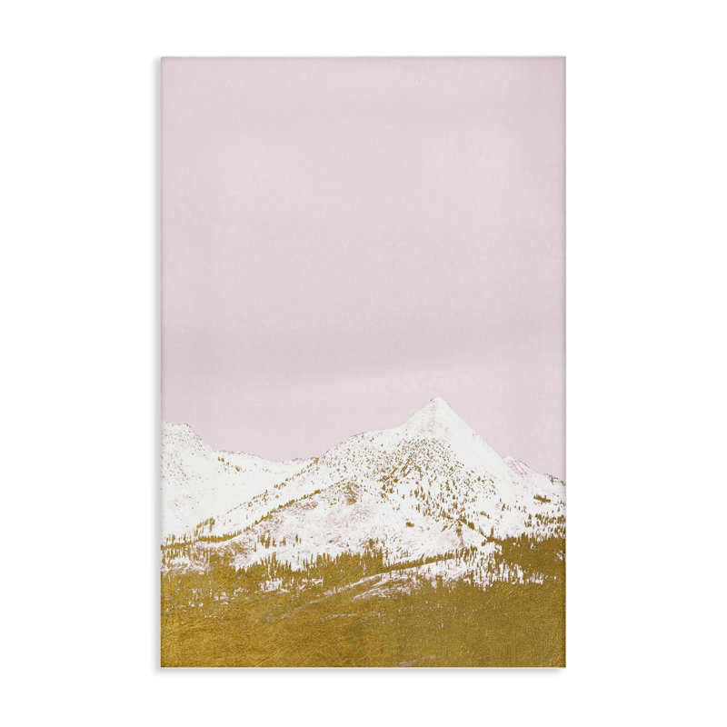 Montagne enneigée sur toile rose, design par Gemma Bardot, H 24 po x l 16 po