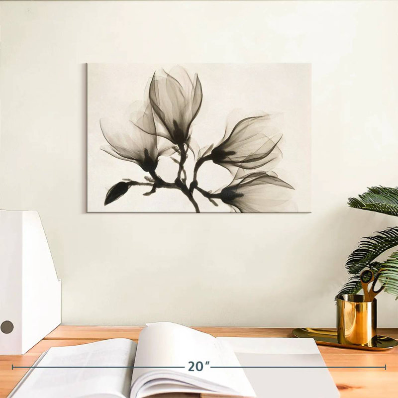 Branche Harnek avec quatre magnolias, H 8 po x l 12 po