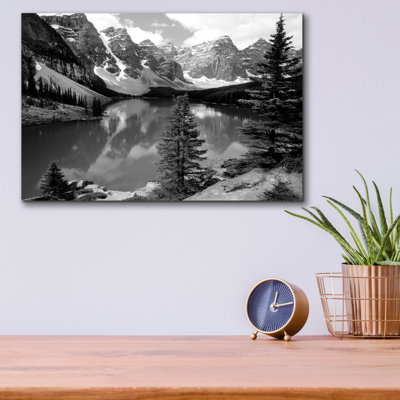 «Moraine Lake, Canadian Rockies, Canada 94» par Monte Nagler, art mural en verre acrylique