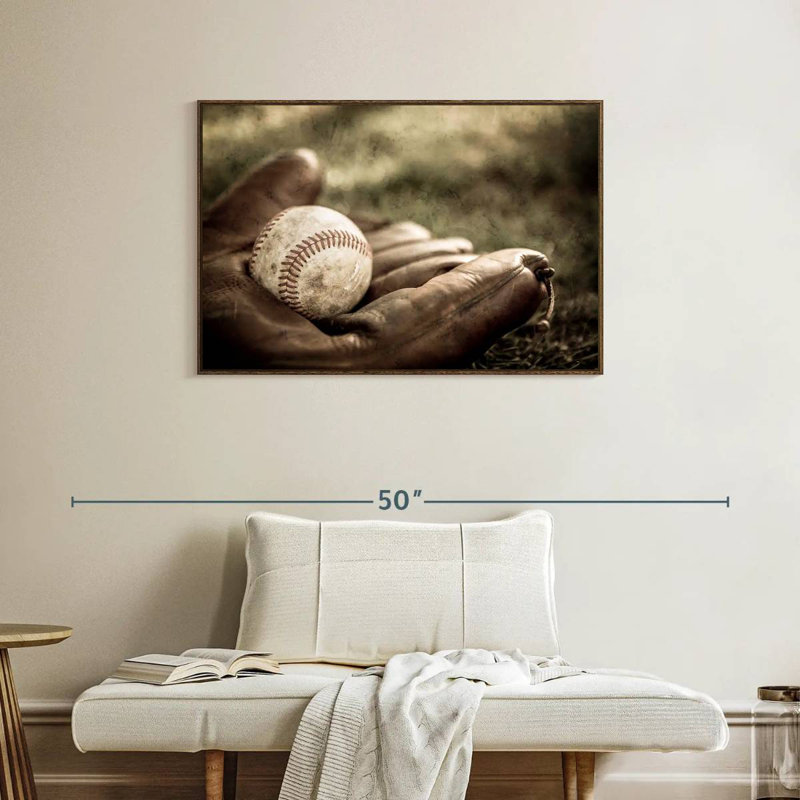 Baseball sur gant, 37 po x 25 po, Cadre flottant en noyer
