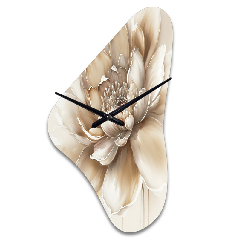Blooming Beige Floral Design III - Horloges murales en métal de forme unique florale, horloge murale asymétrique beige