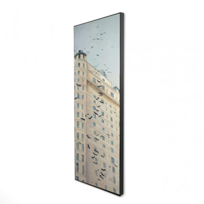 "Oiseaux qui volent devant un bâtiment" sur toile