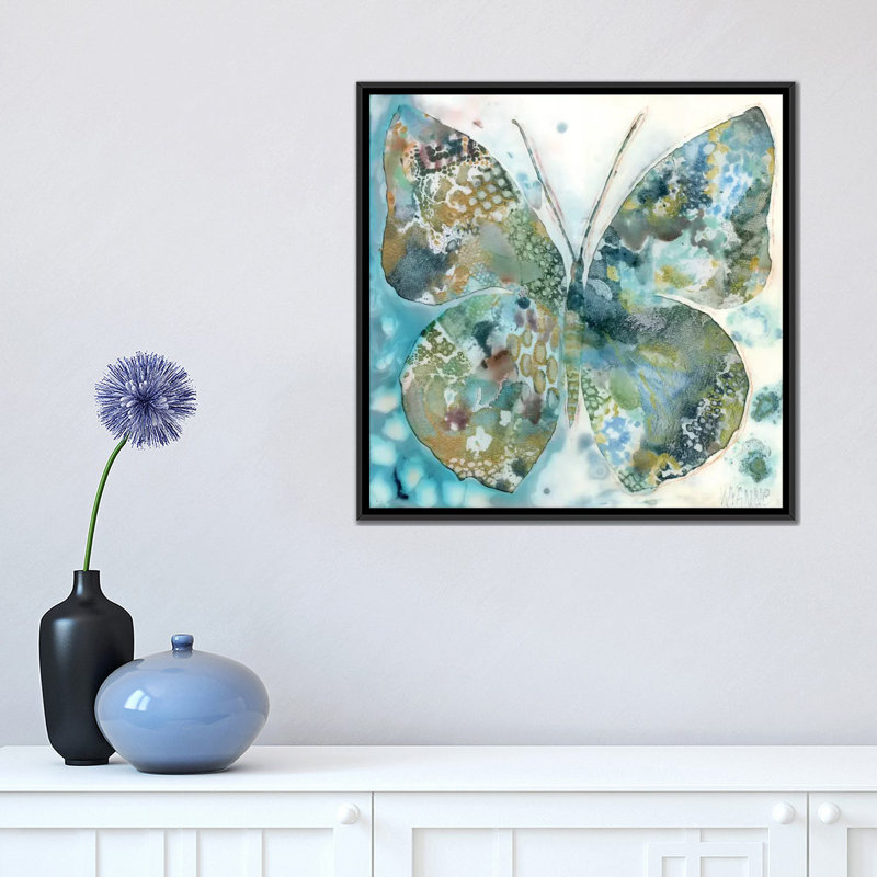 «Lucky Moth I», impression sur bois, H 18 po x l 18 po x P 1,5 po, Toile avec cadre noir, Pas de tapis