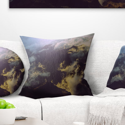 Vue sur la montagne au-dessus des nuages - coussin à imprimé paysage