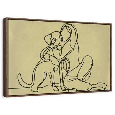 Femme aimant un chien
