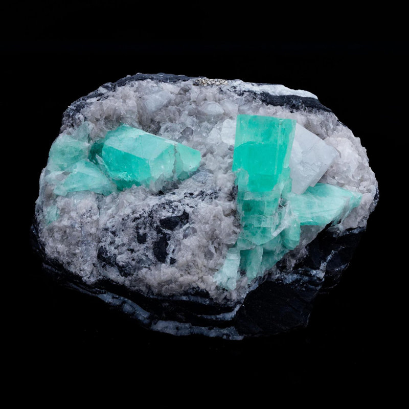 Émeraude sur calcite avec pyrite de Colombie