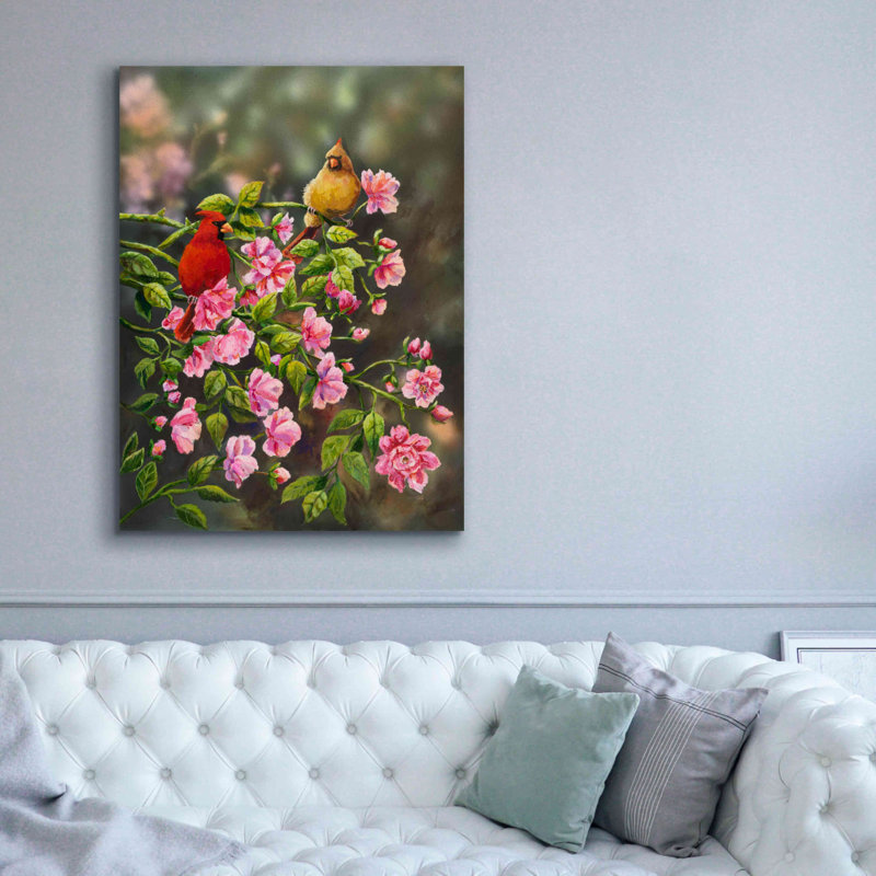 «Cardinals with Roses» par Sarah Davis, art mural sur toile, H 54 po x l 40 po x P 1,5 po