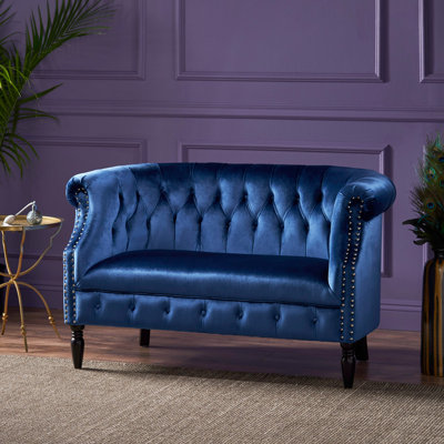 Causeuse Chesterfield en velours à accoudoirs roulés 51,5 po Charlotte