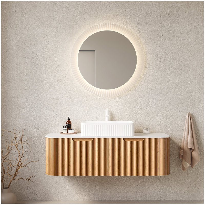 Meuble-lavabo Dina de 48 po, armoire de rangement à bords arrondis et rayés avec 2 tiroirs, lavabo rectangulaire en céramique blanche et plateau en pierre frittée blanche de Carrare, pré-assemblé, couleur grain de bois naturel