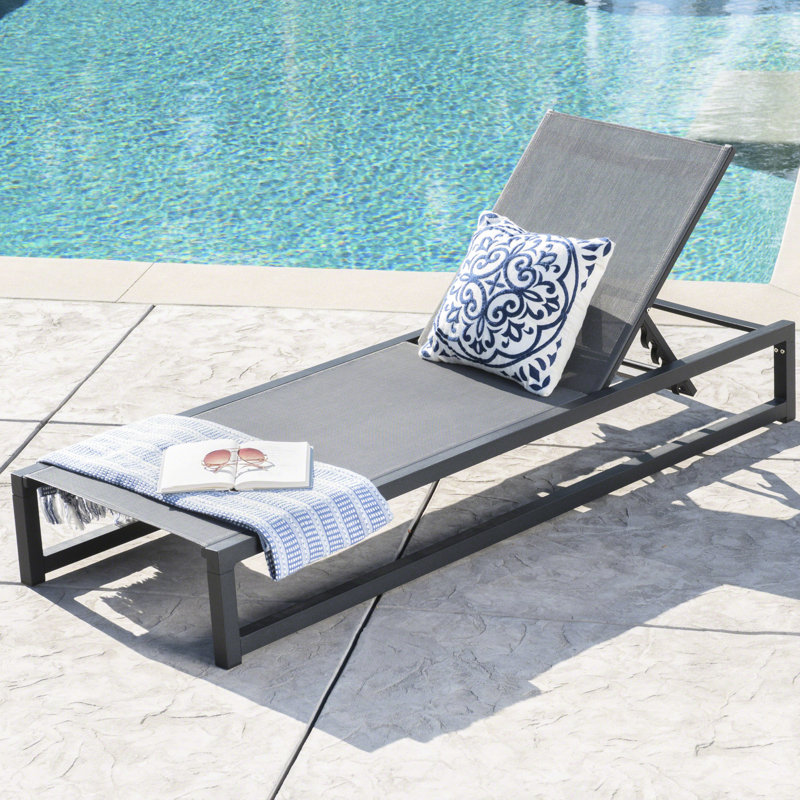 Chaise longue - et attrayante pour l'extérieur