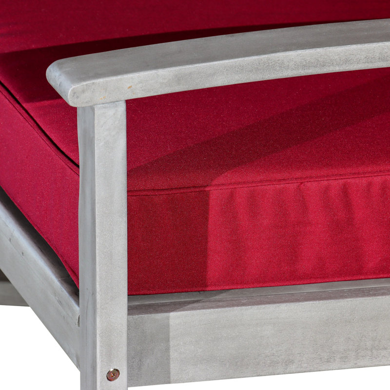 Chaise berçante en eucalyptus, surface gris argenté, jumelée aux touches de confort bourgogne