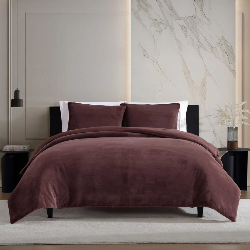 Ensemble d'édredon en fausse fourrure rouge Vera Wang Signature, Édredon pour très grand lit + 2 taies décorativ