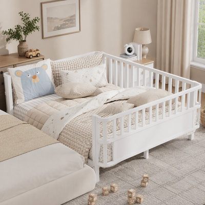 Structure de lit plateforme en métal à profil bas pour enfant, lit pour enfant avec garde-corps amovible et conception en coin