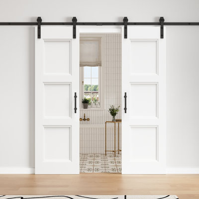 Panneau pré-assemblé, porte de grange coulissante de 80 po de hauteur et porte de grange en bois de finition blanche avec trousse de quincaillerie d'installation (comprend une poignée ronde noire)