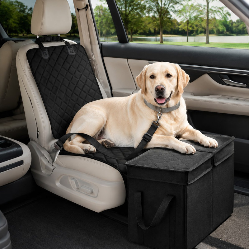 Cet prolongateur de siège d'auto pour chien, utilisable à l'avant et à l'arrière, comprend des fonctions de rangement et d'organisation et est conçu pour les grands chiens jusqu'à 54 kg (120 lb).