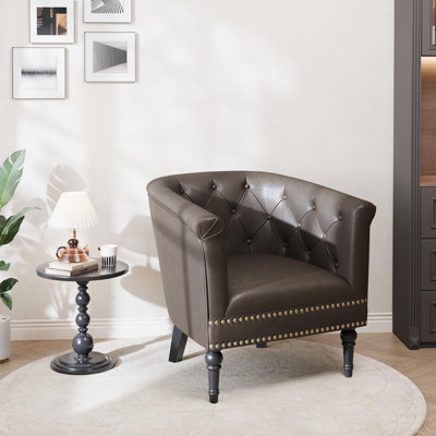 Fauteuil d'appoint demi-tonneau en similicuir - dossier capitonné, garniture cloutée, rembourré et confortable - pour le salon, la chambre à coucher, le bureau, le patio
