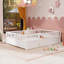Structure de lit pour enfant pleine grandeur Crisp White Montessori, fabrication en pin massif avec barrière de sécurité intégrée
