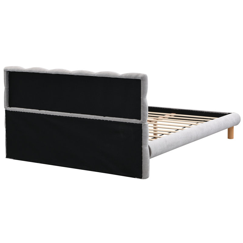 Confortable lit double gris avec tête de lit distinctive en forme de biscuit et structure stable en chenille