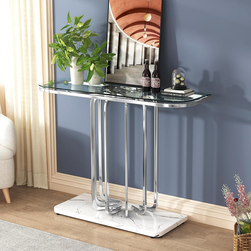 Console moderne en verre de 43 po avec cadre chromé incurvé et base en faux marbre, table de canapé étroite argentée pour entrée, salon, couloir, bureau à domicile