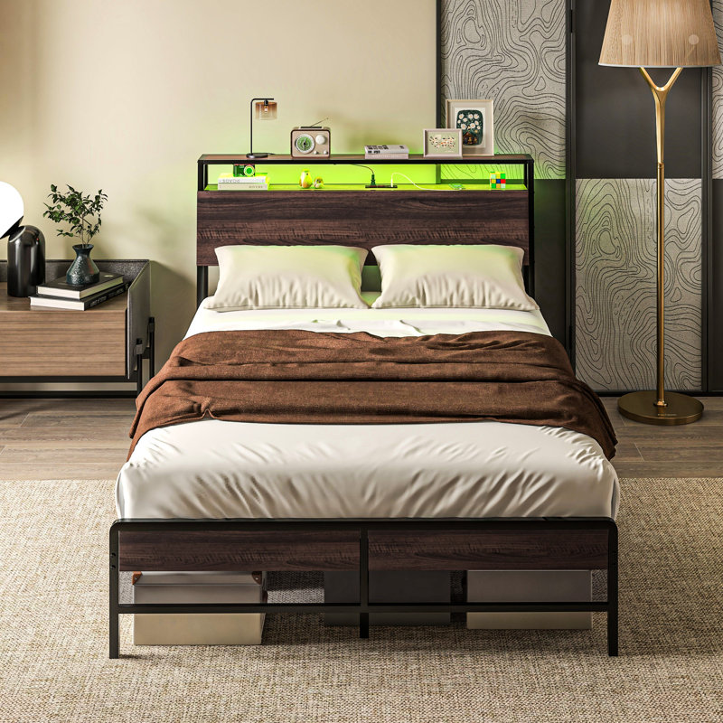 Lit en noyer, avec lumières à DEL, station de charge, 3 tablettes de rangement, lattes en acier, assemblage facile, cadre de lit plateforme à installation silencieuse, couleur, rangement, supporte jusqu'à 730 lb,