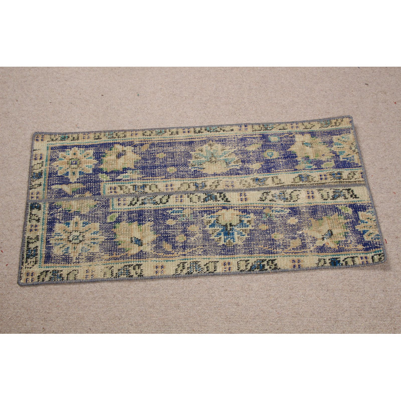 Tapis turc noué à la main en bleu avec motif floral pour un look rétro dans votre salon