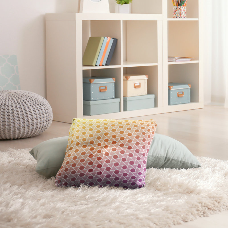 Coussin de plancher hexagonales et triangles, 26 po x 26 po, Jaune / Mauve