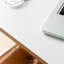 Bureau d'écriture mobile moderne et minimaliste avec roulettes-1095792304