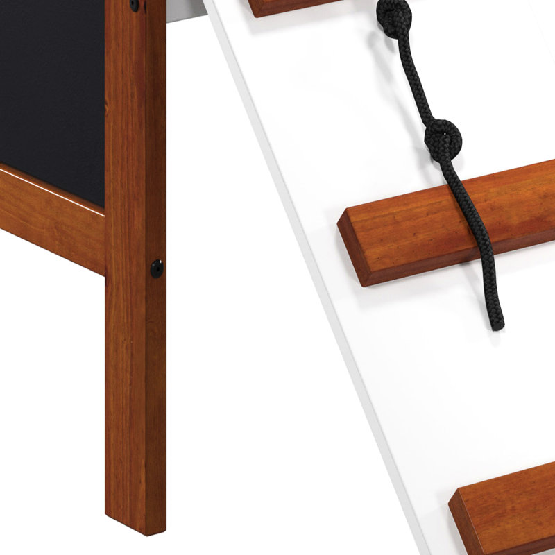 Lit mezzanine simple avec panneaux coulissants et tableau noir, conception en chêne cerisier blanc, fixe pour accès, système à 13 lattes, structure en bois, encourage la créativité, zone de sommeil confortable dans le tableau noir,