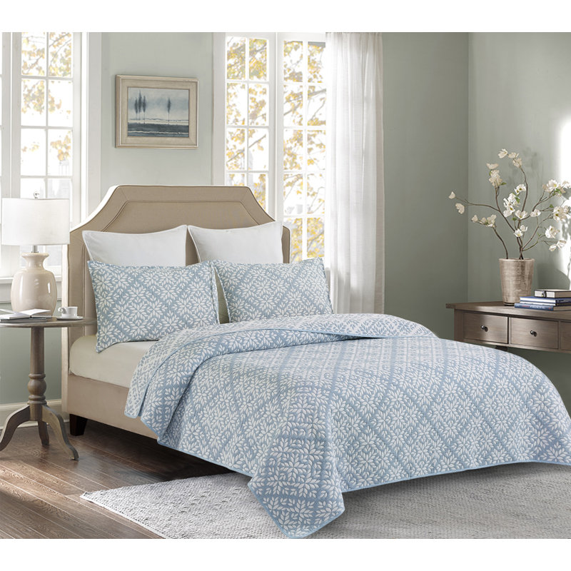 Leaves Jacquard Reversible Quilt Set, Queen Coverlet + 2 Shams, Blue