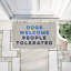 Tapis d'extérieur Dogs Welcome People Tolerated, par Lil 'Rue, 18 po x 30 po