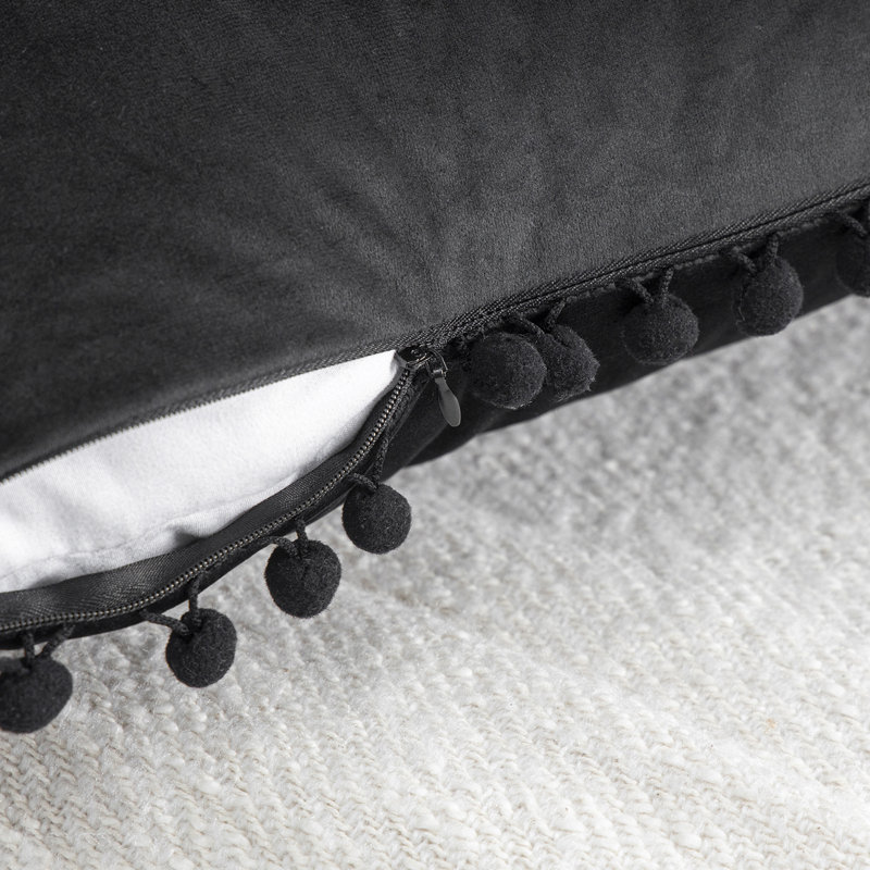 Coussin Silky Velvet Series Pom-poms, Noir, Housse de coussin et insert, Rectangle H 12 po x l 20 po