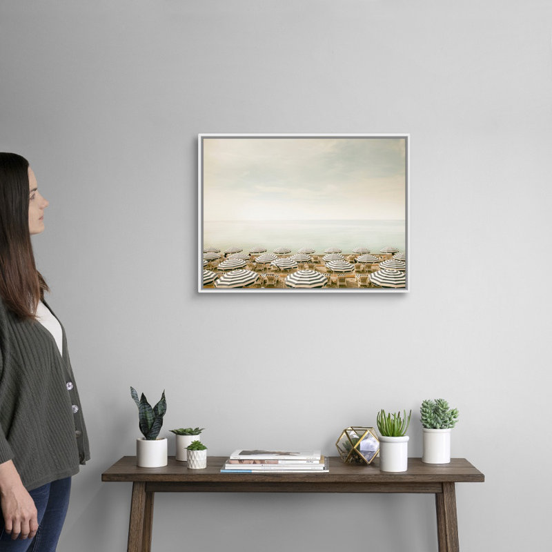 Bord de mer 4 par Carina Okula-reproduction de photo sur toile, Cadre blanc, H 20 po x l 26 po x P 1,75 po