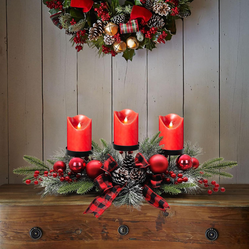 Centre de table de Noël 27,5 pouces avec porte-bougies, baies rouges