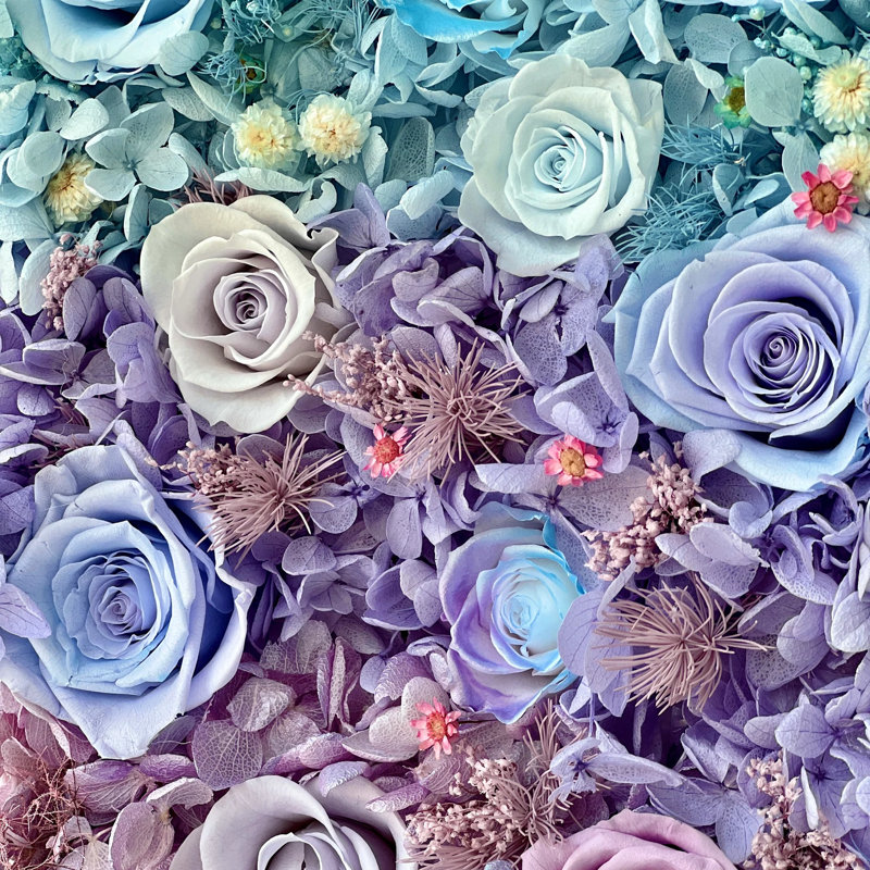 Arrangement floral dans une boîte