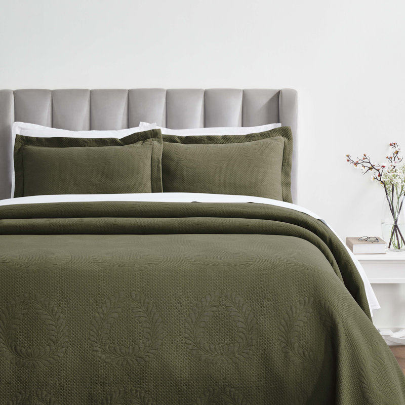 Peploi Medium Weight Jacquard Matelasse Floral Wreath 3 Piece Bedspread Set, California King Bedspread + 2 King Shams