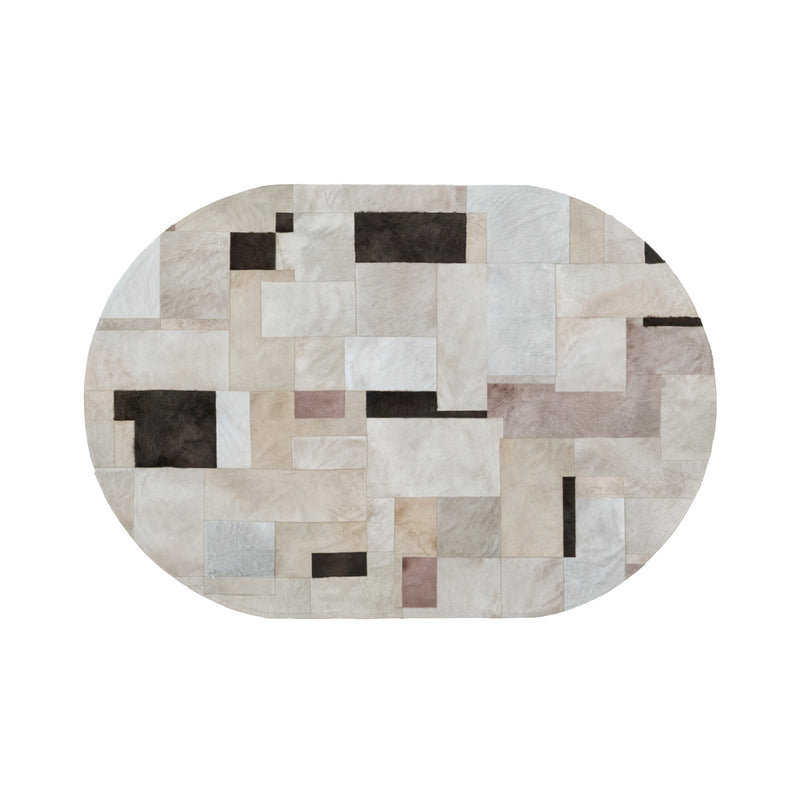 Tapis ovale en cuir de vache à motif patchwork Pastiche taupe / brun / beige, Ovale 7 pi x 10 pi