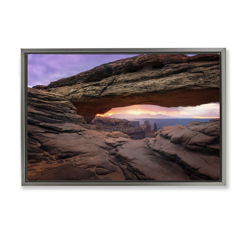 Toile flottante encadrée «Natural Canyon Rock Arch» par Rick Berk, Cadre flottant gris lustré, 17" H x 25" W