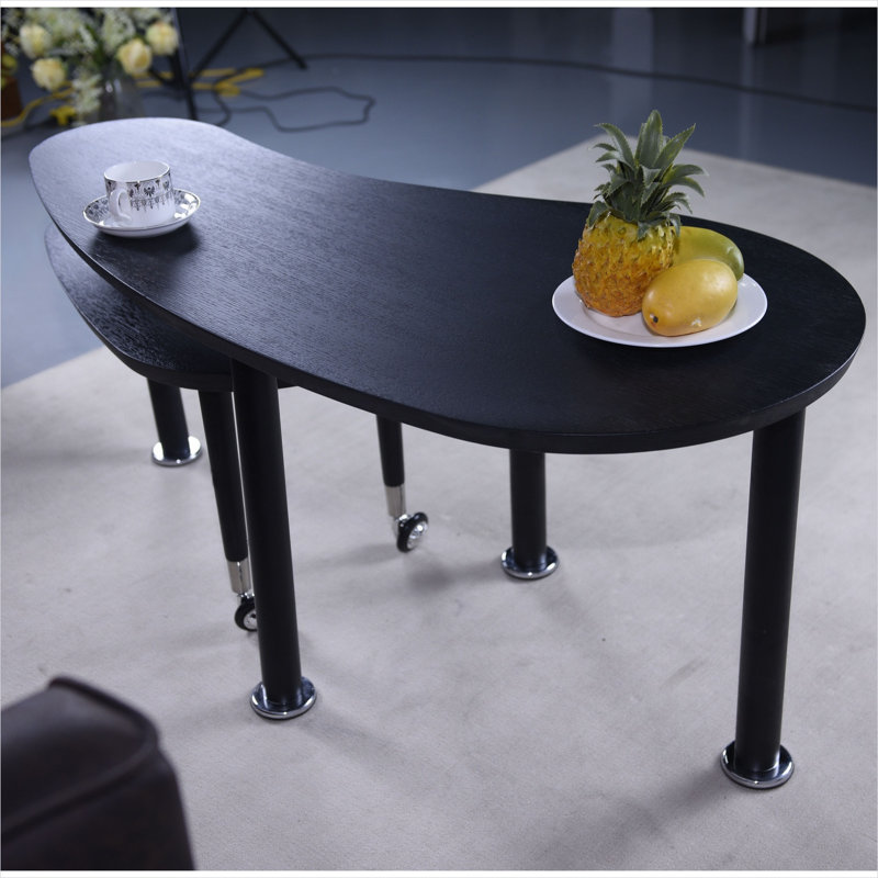 Table basse rotative noire foncé avec placage grain de bois et pieds en bois d'hévéa massif pour le salon