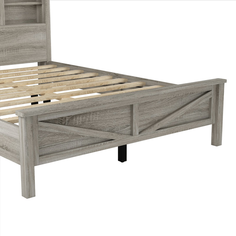Lit plateforme Farmhouse avec porte de grange coulissante double, lit en bois rustique avec station de charge, support à lattes de bois
